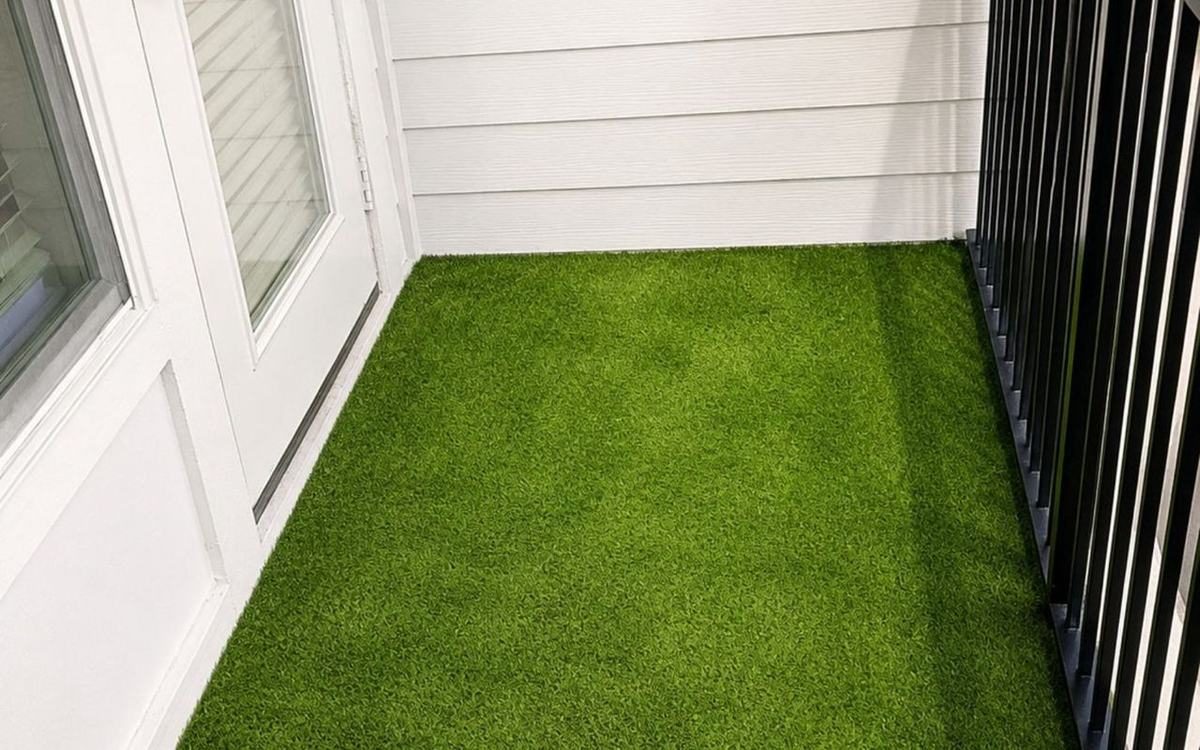 Clermont Balcony Turf — Rhino Grass artificial turf project (3)